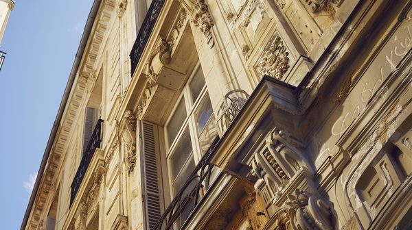 Ravalement de façade à Orleans : comment intervenir en toute sécurité ?