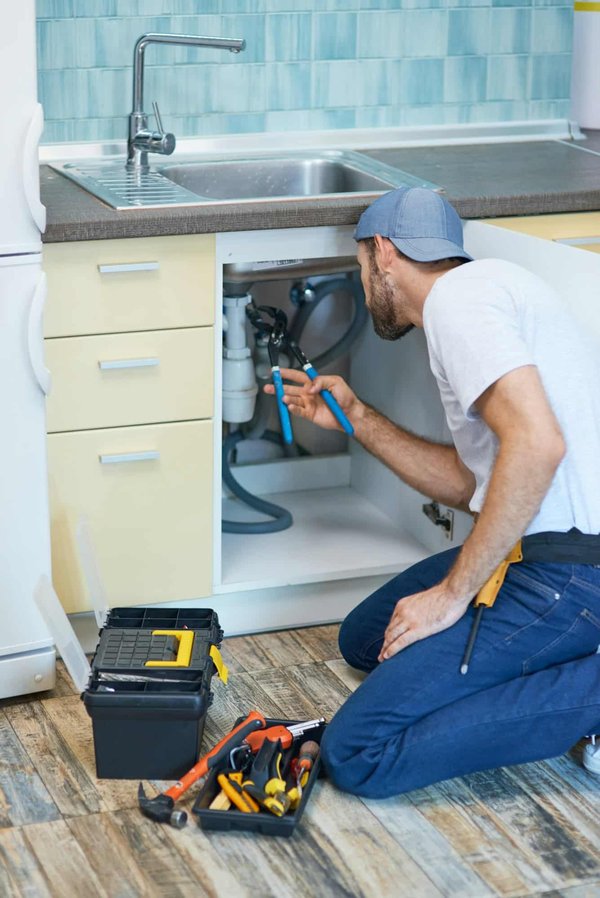 Engager un plombier à Patin : les tarifs et les services proposés