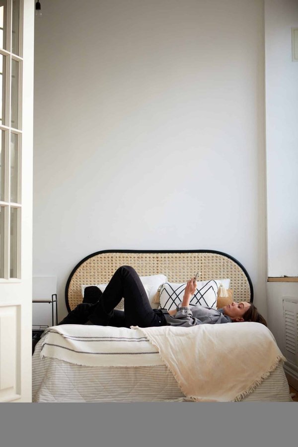 Astuces à suivre pour choisir le modèle de cache-sommiers pour sa chambre